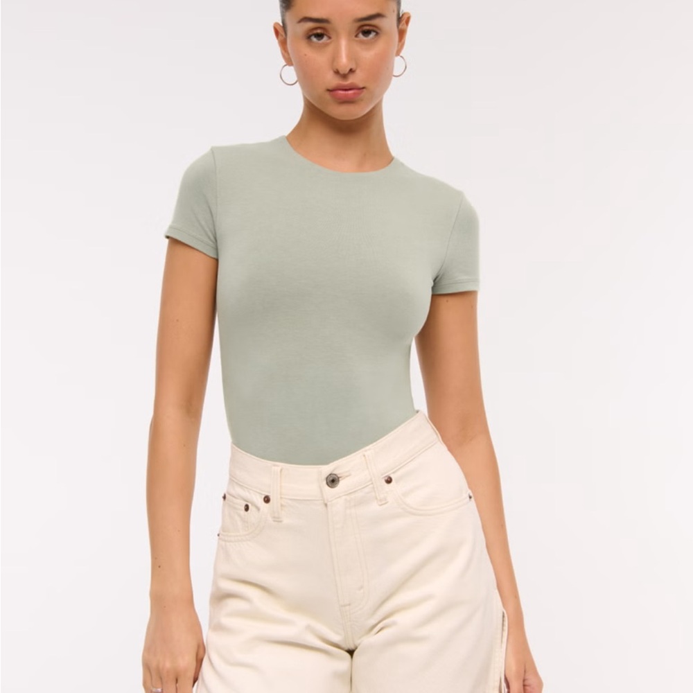 ABERCROMBIE & FITCH Short Sleeve Bodysuit in Sage Green - Picture 3 of 8